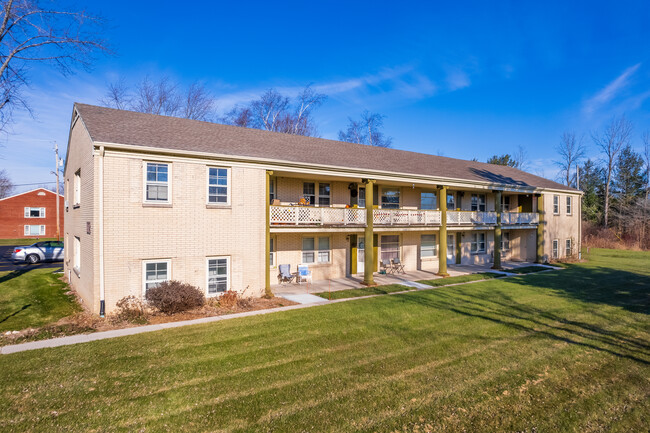 1008-1030 Lakefield Rd in Grafton, WI - Building Photo - Building Photo