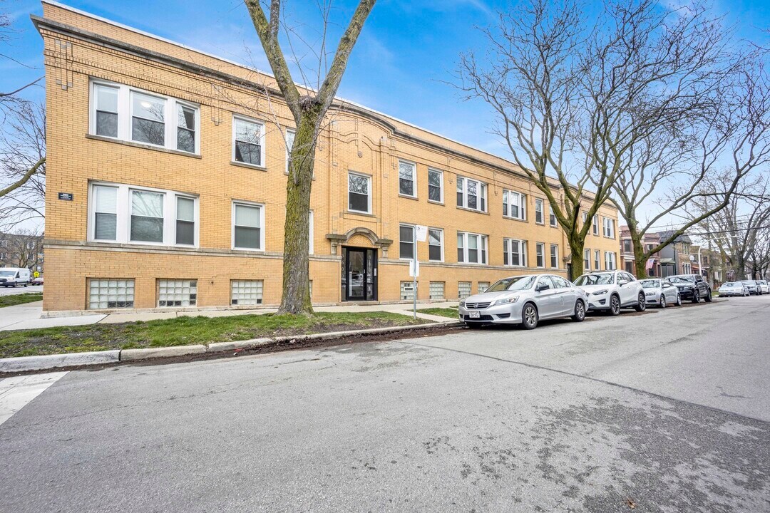 3600 N Oakley Ave in Chicago, IL - Building Photo