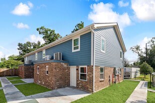 412 Sugar Pine St in La Place, LA - Building Photo