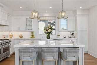 512 Jasmine Ave, Unit B in Newport Beach, CA - Foto de edificio - Building Photo