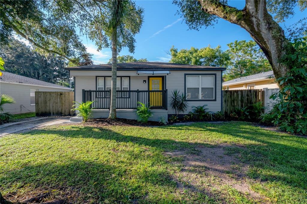 1415 E Hanna Ave in Tampa, FL - Building Photo