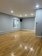 18 Magnolia Ave, Unit 1Floor in Kearny, NJ - Foto de edificio - Building Photo