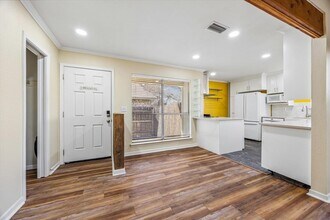 2808 Thrushwood Dr in Austin, TX - Building Photo - Building Photo