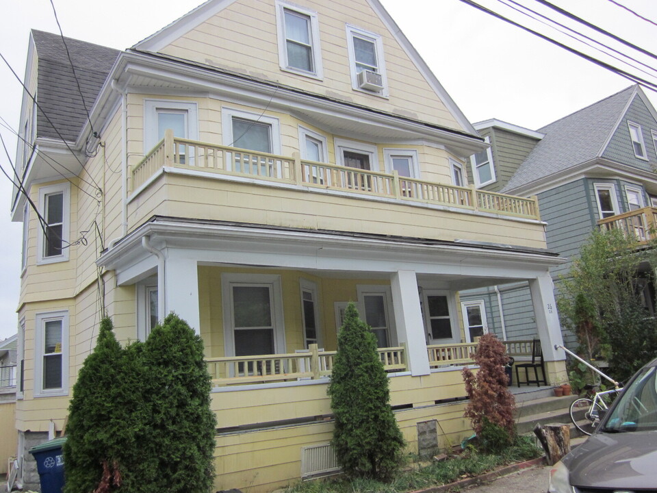 28 Whitman St, Unit 2 in Somerville, MA - Foto de edificio