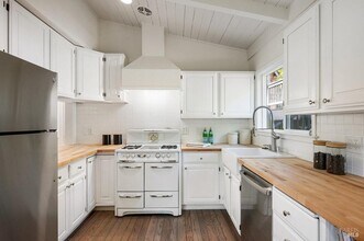 19 Savannah Ave in San Anselmo, CA - Building Photo - Building Photo