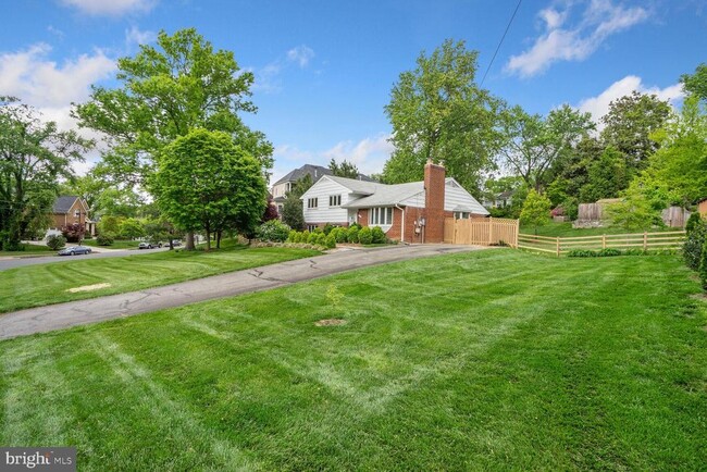 1063 Carper St in McLean, VA - Building Photo - Building Photo