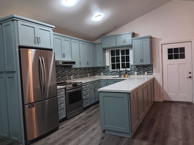 1979 Encina Dr in Santa Cruz, CA - Foto de edificio - Building Photo