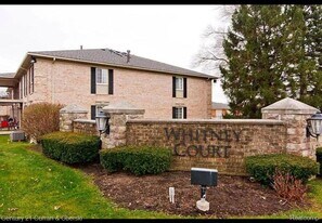 6121 Orchard Lake Rd in West Bloomfield Township, MI - Building Photo