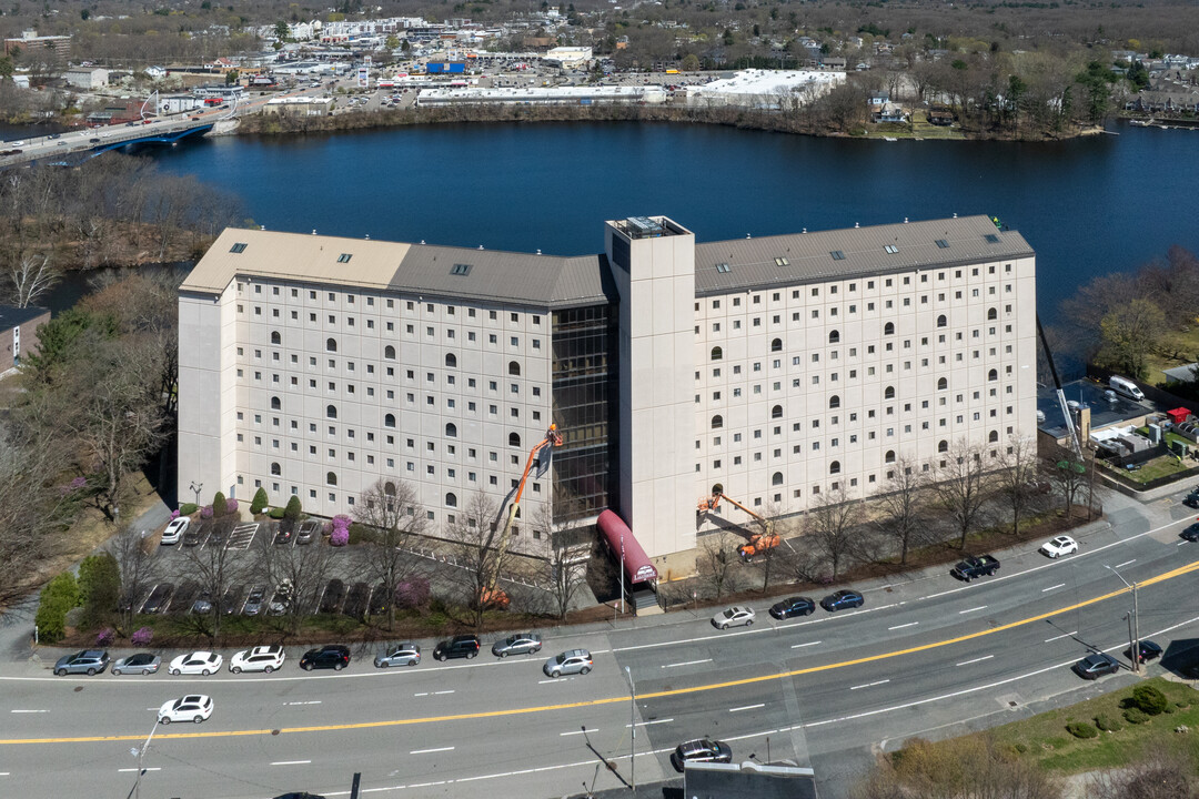 The Lakeshore Condominiums in Worcester, MA - Building Photo