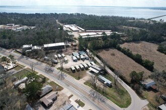 413 FM356 in Onalaska, TX - Building Photo - Building Photo