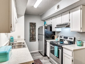 Whitehorse Apartments in Yukon, OK - Building Photo