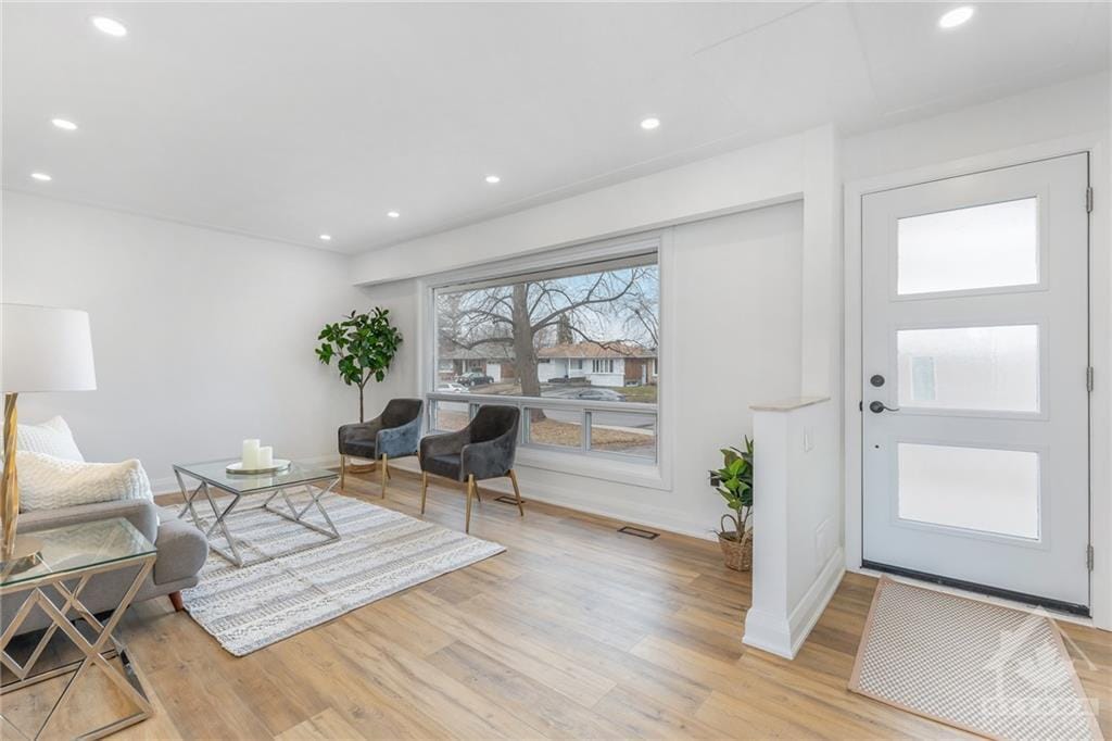 2093 Saunderson Dr in Ottawa, ON - Building Photo