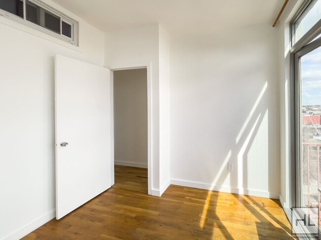 NOLL STREET / Bushwick 2-Bed 1-Bath in Brooklyn, NY - Foto de edificio - Building Photo