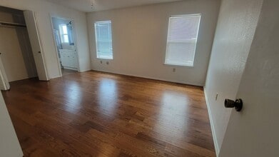 214 Fireside Village Dr in Keene, TX - Building Photo - Building Photo
