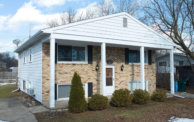property at 3117 Holiday Dr