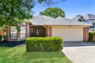 6412 Woodcreek Trail in Fort Worth, TX - Building Photo
