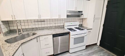 5837 Nina Pl in St. Louis, MO - Building Photo - Building Photo