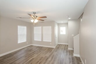7249 Huckaby Ave in Las Vegas, NV - Building Photo - Building Photo