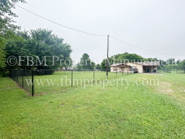 107 Sunny Ln in Waxahachie, TX - Building Photo - Building Photo