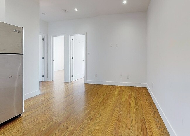 41-07 28th Ave in Queens, NY - Building Photo - Building Photo