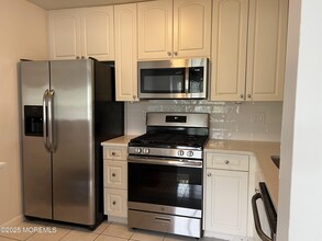 458 Magnolia Ct in Howell, NJ - Building Photo - Building Photo