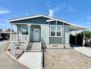 34 Elm Via in Anaheim, CA - Building Photo - Building Photo