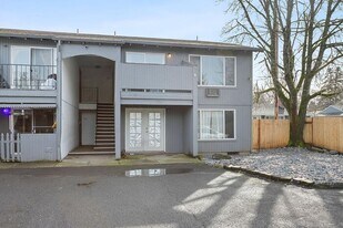 1010 SE 122nd Ave in Portland, OR - Building Photo