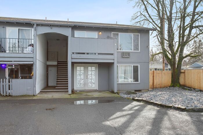 1010 SE 122nd Ave in Portland, OR - Building Photo