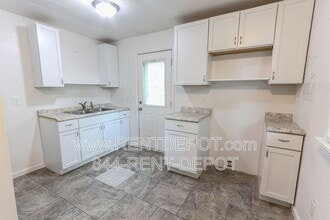 1621 Rheinhardt Ave in Evansville, IN - Building Photo - Building Photo