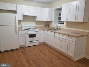 5791 Main St in Mount Jackson, VA - Foto de edificio - Building Photo