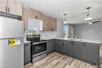 901 Pleasantview Dr in Weslaco, TX - Building Photo - Building Photo