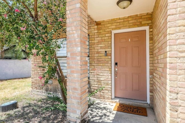 112 Merlin Rd, Unit 35 in Laredo, TX - Building Photo - Building Photo