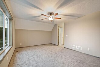 1150 Depue Dr, Unit 1 in Champlin, MN - Foto de edificio - Building Photo