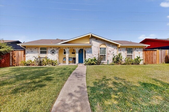 633 Laguna Dr