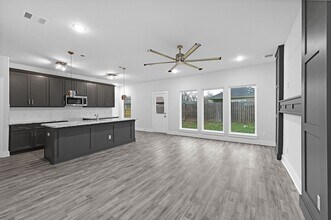 4677 Bellfort Ave in Houston, TX - Foto de edificio - Building Photo