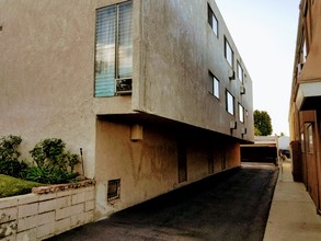 Apartment Los Rosas in Van Nuys, CA - Building Photo - Other