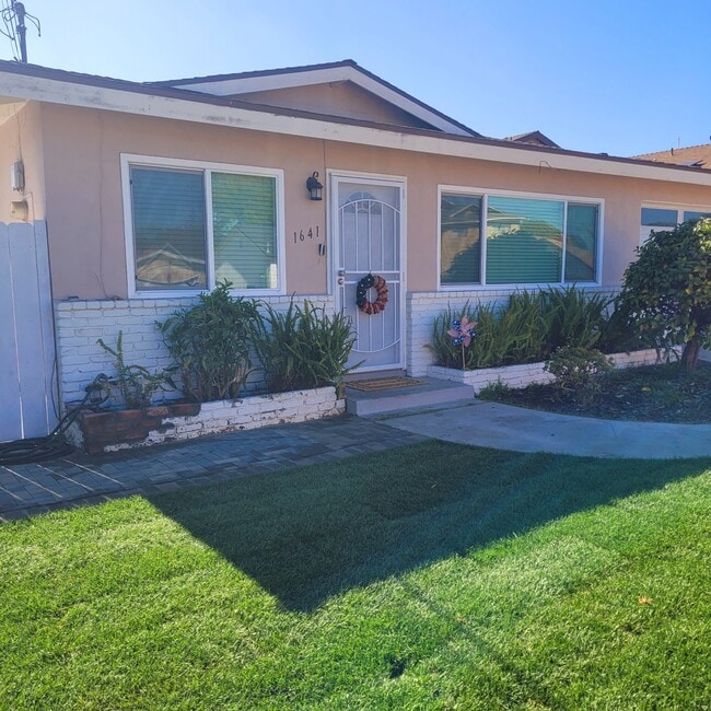 1641 Evergreen Ave in San Diego, CA - Foto de edificio - Building Photo