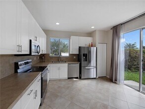 9563 SW Flowermound Cir in Port St. Lucie, FL - Building Photo - Building Photo