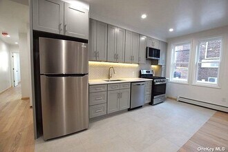 48-23 44th St, Unit 1F in Queens, NY - Building Photo - Building Photo