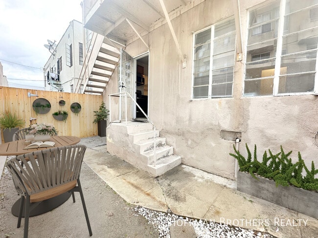 1207 S La Cienega Blvd in Los Angeles, CA - Foto de edificio - Building Photo