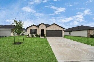 1302 Redbud Ln in Sealy, TX - Building Photo - Building Photo