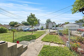 925 Thomas Rd in Grandview Heights, OH - Building Photo - Building Photo