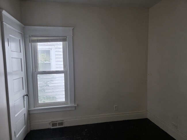 159 80th St in Niagara Falls, NY - Building Photo - Building Photo