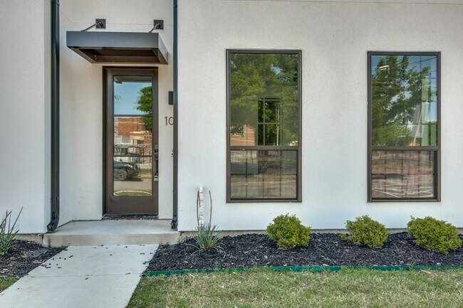 4808 San Jacinto St in Dallas, TX - Building Photo - Building Photo