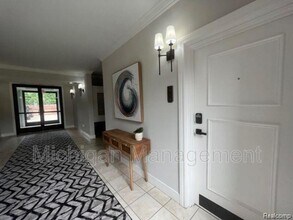 2721 E Maple Rd in Birmingham, MI - Building Photo - Building Photo