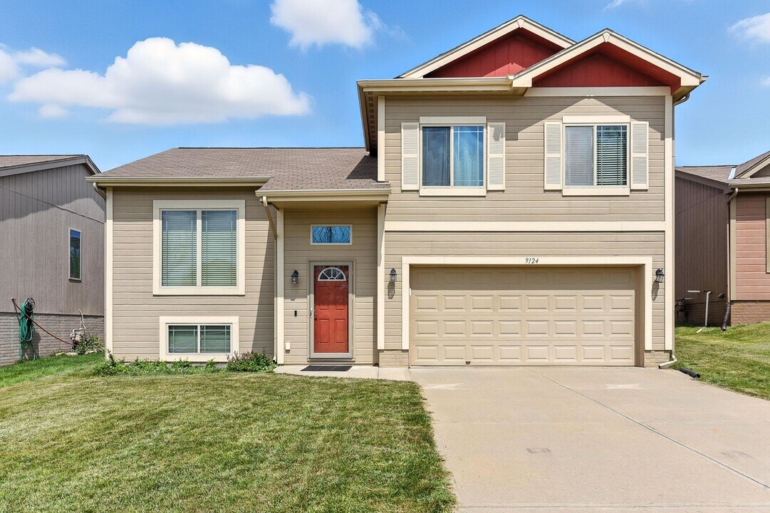 9124 Scott St in Omaha, NE - Building Photo