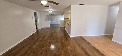 3602 Harbor Blvd in Port Charlotte, FL - Foto de edificio - Building Photo