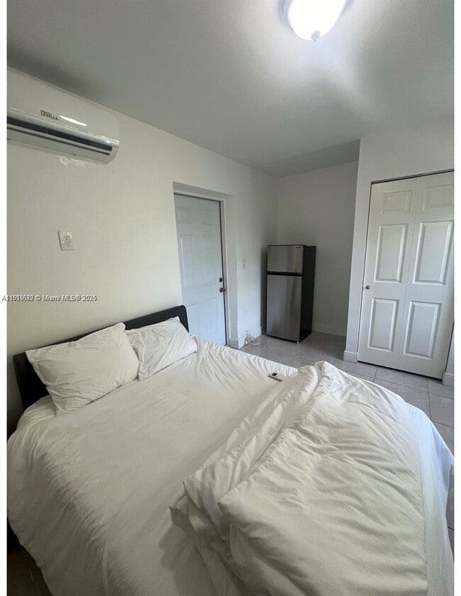 110 SW 64th Ct in Miami, FL - Building Photo - Building Photo