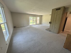 120 Mallard Dr in Avon, CT - Foto de edificio - Building Photo
