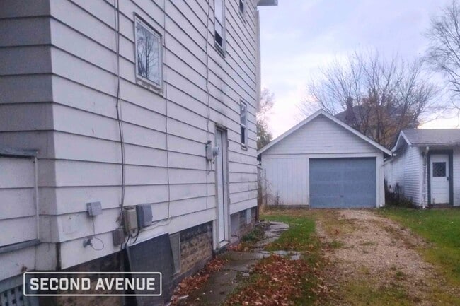 408 S Canal St in Newton Falls, OH - Foto de edificio - Building Photo